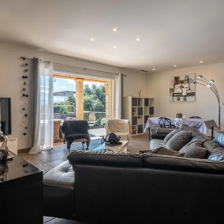 Vue 4 Apartment *